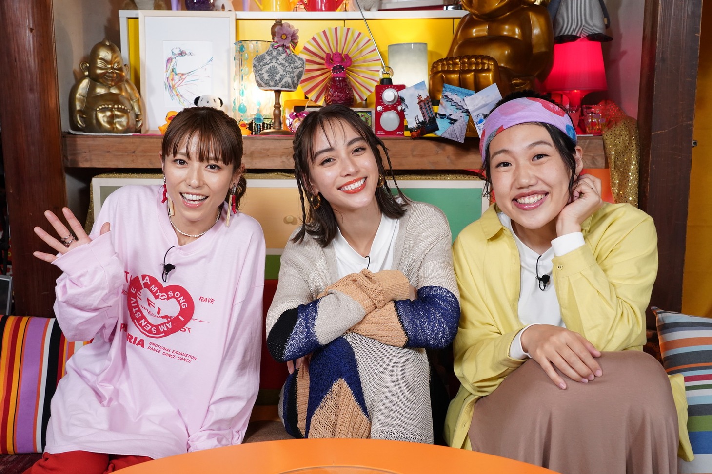 左から若槻千夏、滝沢カレン、横澤夏子。(c)読売テレビ