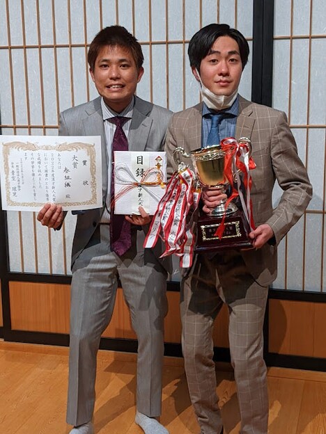 春組織。左から具志堅、新垣6。