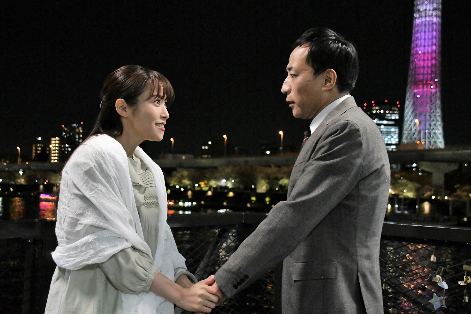 警視庁・捜査一課長season6」第4話より、ナイツ塙演じる奥野（右）。(c