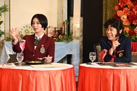 池田エライザ、ナインティナイン岡村。(c)日本テレビ