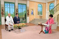 錦鯉と黒柳徹子。(c)テレビ朝日