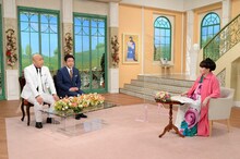 錦鯉と黒柳徹子。(c)テレビ朝日