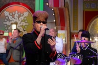 氣志團によるオープニングアクトの様子。(c)TBS