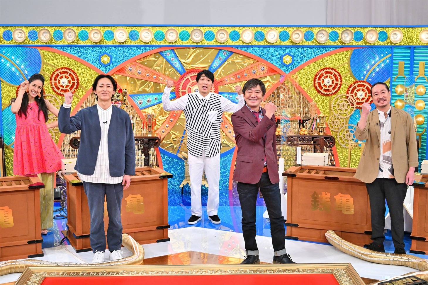 左から森泉、ナインティナイン矢部、NON STYLE石田、メッセンジャー黒田、笑い飯・西田。