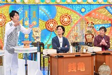 進行役のNON STYLE石田と、MCのナインティナイン矢部、メッセンジャー黒田（左から）。