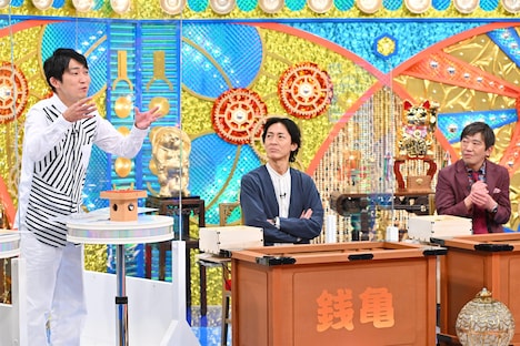 進行役のNON STYLE石田と、MCのナインティナイン矢部、メッセンジャー黒田（左から）。