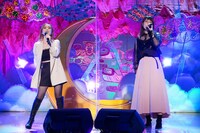 （左から）荒牧陽子、紺野ぶるま。(c)フジテレビ