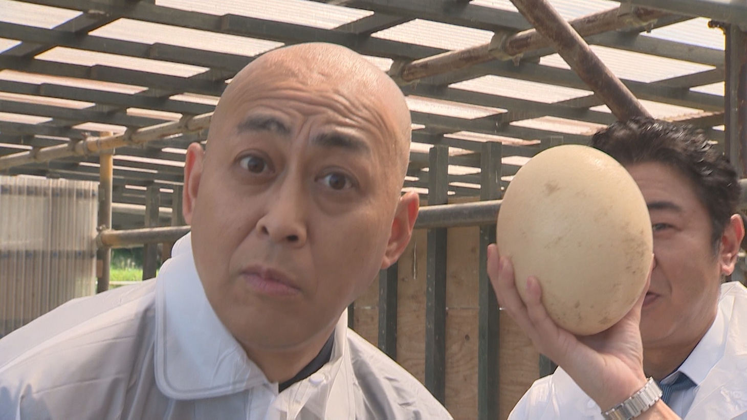 「KYT天テレ博2022 みんなで笑顔」のロケVTRより。(c)KYT