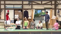 「吉本新喜劇」の舞台の様子。