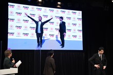 アバターかまいたちがジョイマンのネタを披露。