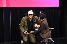 相方の股間をまさぐろうとする見取り図リリー。