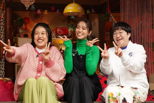 左から横澤夏子、滝沢カレン、ハリセンボン春菜。(c)読売テレビ
