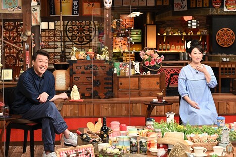 加藤浩次と友近。(c)TBS