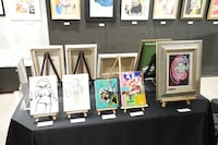 「とろサーモン久保田和靖個展『なぐりがき』」の様子。