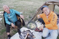 一緒にキャンプロケを行うバイきんぐ。