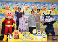 映画「それいけ！アンパンマン ドロリンとバケ～るカーニバル」公開アフレコイベントの様子。