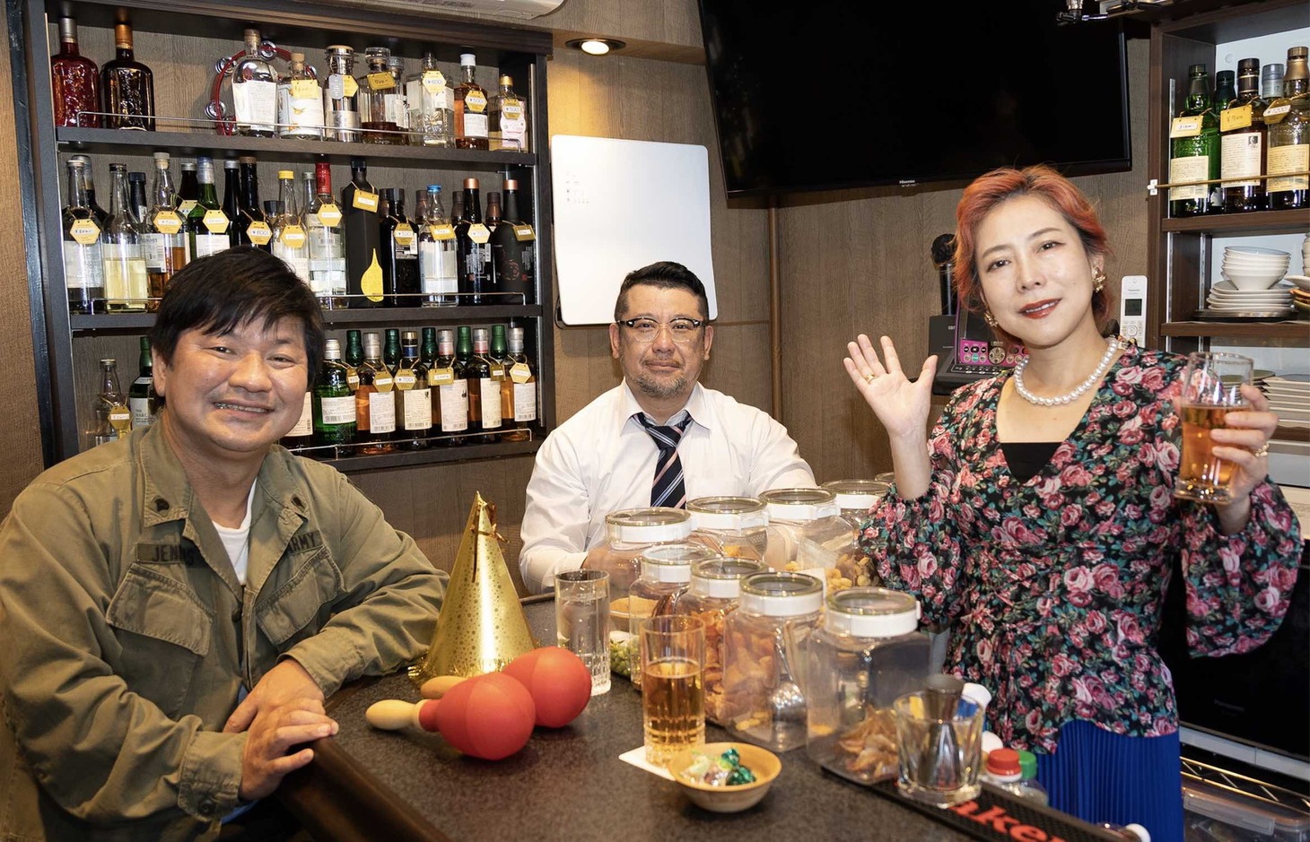 左からチャンス大城、ケンドーコバヤシ、椿鬼奴。