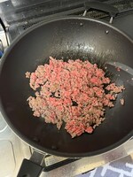 ひき肉を炒める。