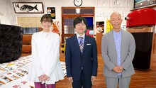 （左から）佐藤栞里、バカリズム、バイきんぐ小峠。(c)TBS