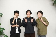 左から、真空ジェシカ川北、ストレッチーズ高木、令和ロマン・高比良くるま。