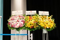 「あぁ～しらきのトークトークショー」に届いた花。