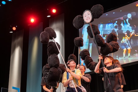 数珠ニッチェが登場。前説のいかちゃんも手伝い。