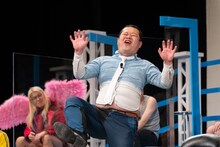 インターナショナルスクールに通っていたトンツカタン森本（モグライダーともしげ）。