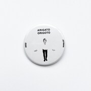 会場で販売される缶バッジ。