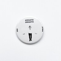 会場で販売される缶バッジ。