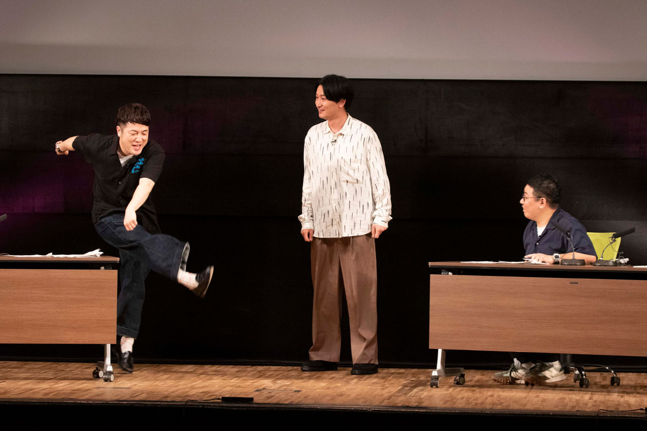 相席スタート山添（中央）が登場。