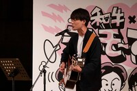 CMソングのオリジナルAメロを歌うアイロンヘッド辻井。