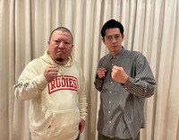 左から崇勲、トット桑原。(c)テレビ朝日