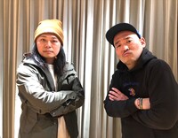 左から中山功太、NAIKA MC。(c)テレビ朝日