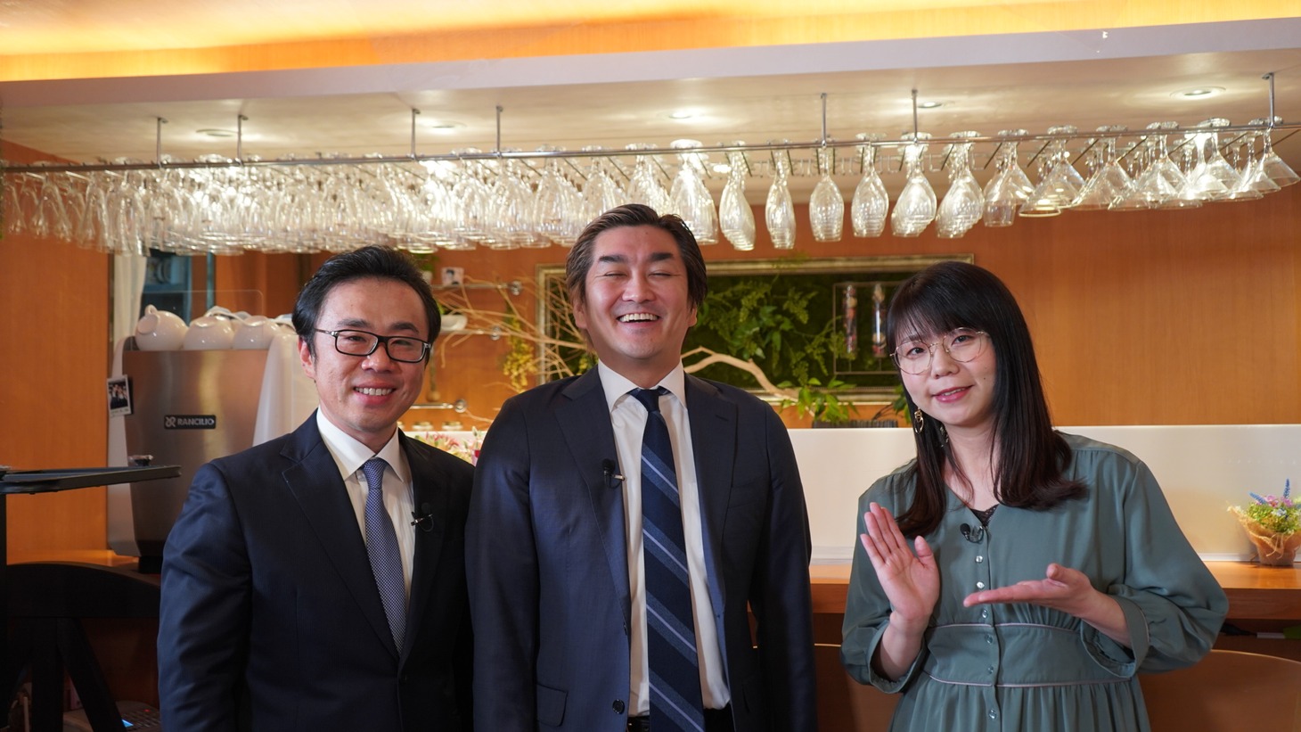 左から坪田信貴、平成ノブシコブシ徳井、相席スタート・ケイ。(c)BS12