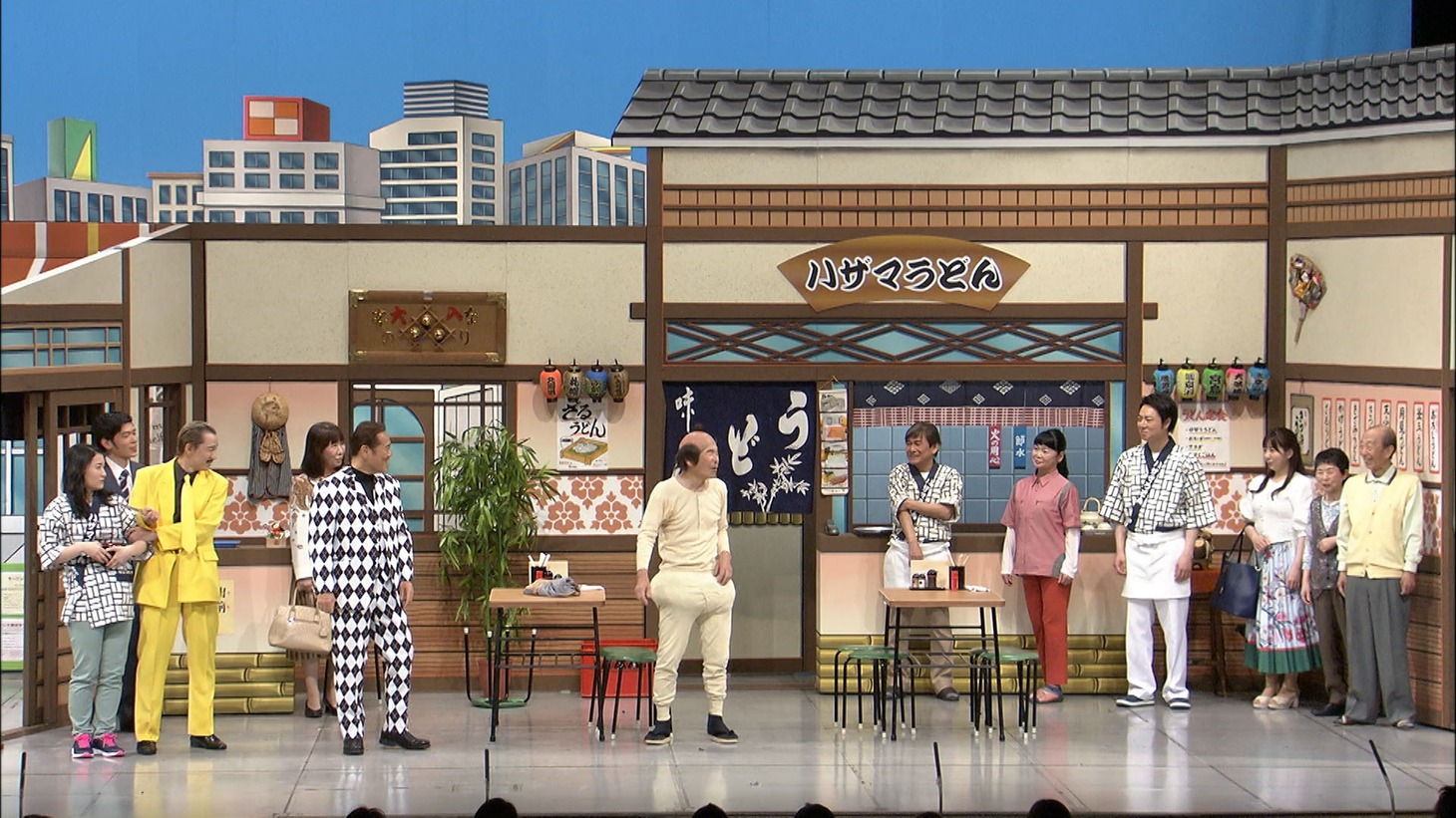 間寛平が33年ぶりに座長を務めた公演のワンシーン。