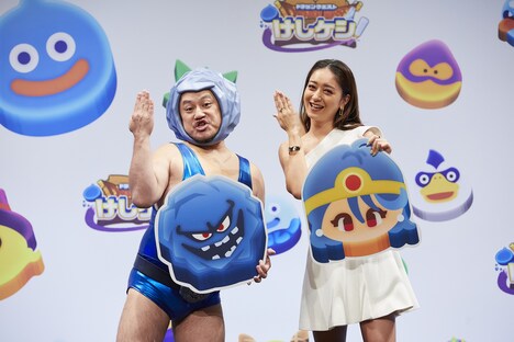 左からハリウッドザコシショウ、池田美優。