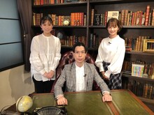「アニメ博士ハライチ岩井がプレゼン『カッコウの許嫁』のここがスゴイ！」に出演するハライチ岩井（中央）、山本雪乃アナ（左）、佐藤ちひろアナ（右）。(c)テレビ朝日