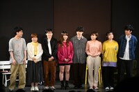 エンディングでトークするダウ90000。左から蓮見翔、忽那文香、上原佑太、吉原怜那、飯原僚也、中島百依子、道上珠妃、園田祥太。