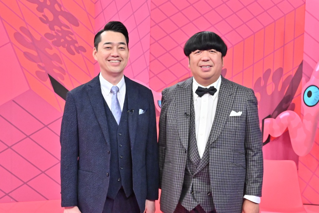 「科学にまつわるエトセトラ」MCのバナナマン。(c)TBS