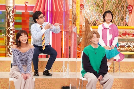 （左から）西山茉希、おいでやす小田、小池徹平、山之内すず。(c)フジテレビ