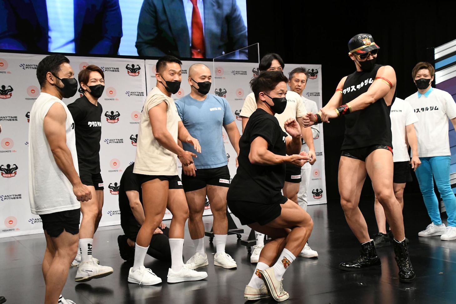 サイドチェストおにぎりを披露するにしだっくす。