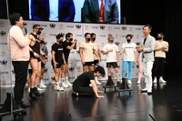 クリスタルジムメンバーのありさまを詫びるマヂカルラブリー・野田クリスタル。