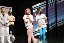 “フェイス”を披露するEverybody。