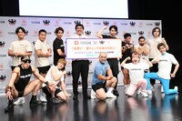 クリスタルジムとエニタイムフィットネスの業務提携PRイベントの様子。