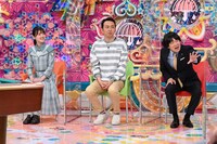（左から）佐々木美玲、アンガールズ田中、蛍原徹。(c)テレビ朝日