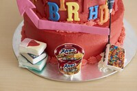 EXIT兼近に贈られたバースデーケーキ。