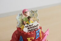 EXIT兼近に贈られたバースデーケーキ。