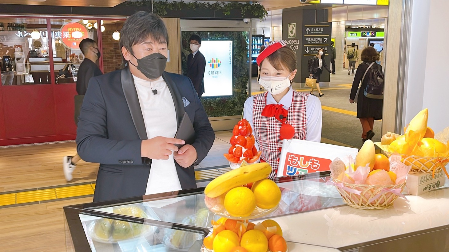 渡辺善吉と小室瑛莉子アナ。(c)フジテレビ