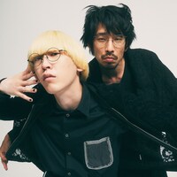 「JINS 2022 Spring＆Summer Fashion Collection」を着用した真空ジェシカ。