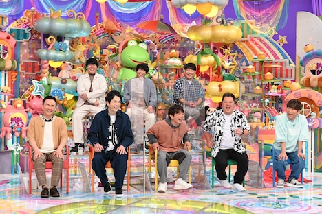 「菓子パン大好き芸人」の（前列左から）かまいたち、よゐこ濱口、ブラックマヨネーズ小杉、FUJIWARA藤本、（後列左から）蛙亭・中野、宮下草薙・草薙、ラランド・ニシダ。(c)テレビ朝日